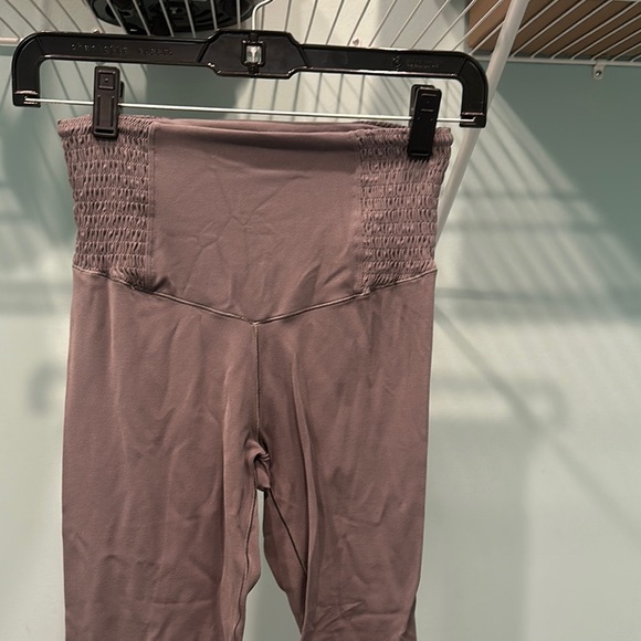 Gray High-Waisted Leggings - Picture 2 of 4